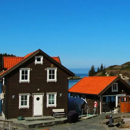 Дом отдыха Kobbaneset Lars - Tett Pa Havet - *