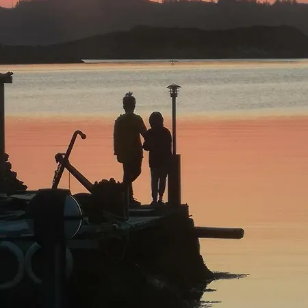 Kobbaneset Lars - Tett Pa Havet - *
